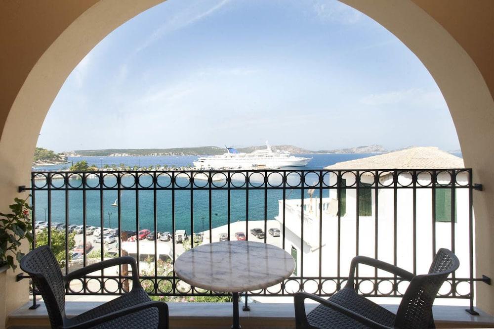 Karalis City Hotel Pylos Exteriör bild